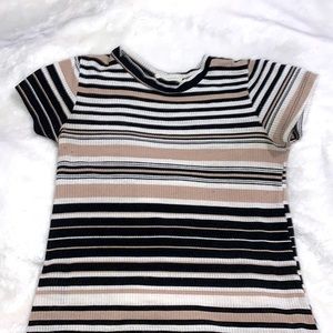 Black,white, and cream colored short sleeved top